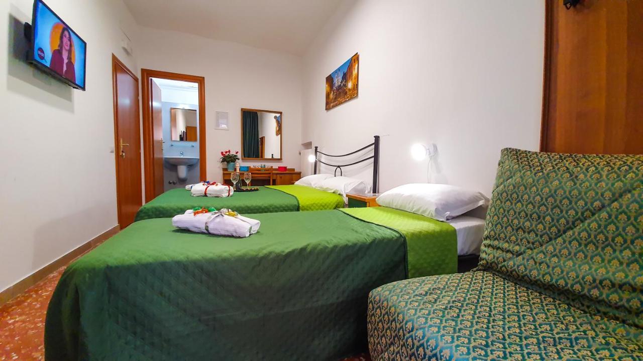 A Casa Simpatia - A Richiesta Parcheggio Gratuito ! Pensión Roma